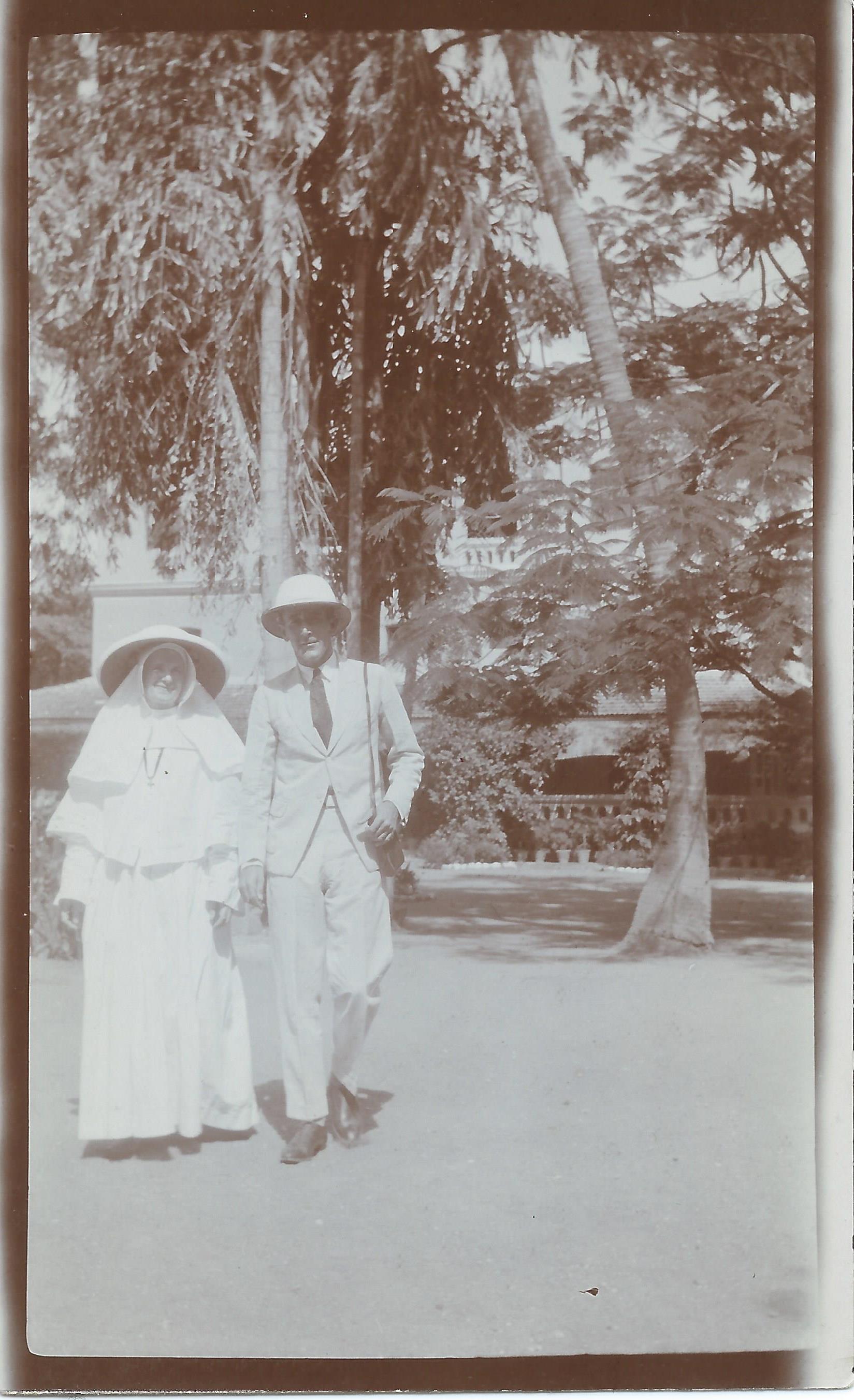 Klik voor foto in apart venster anna_elisabeth_helsloot_1875_met__johannes_ignatius_antonius_helsloot_1897_i.jpg
