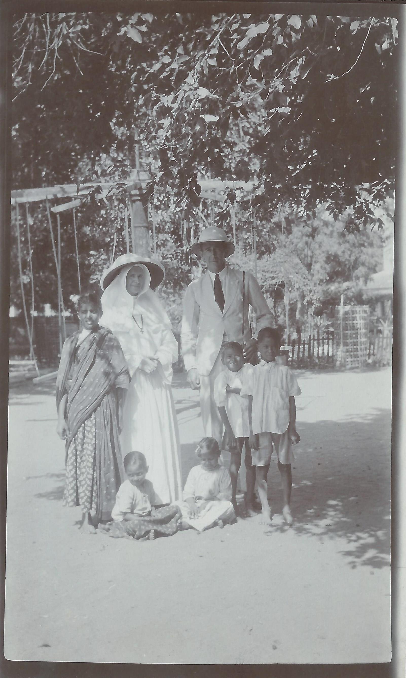 Klik voor foto in apart venster anna_elisabeth_helsloot_1875_met__johannes_ignatius_antonius_helsloot_1897_ii.jpg