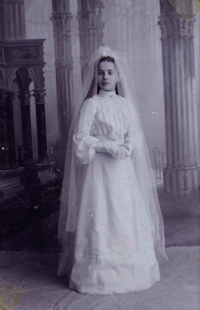 Klik voor foto in apart venster annette_johanna_christina_van_muyden_heilige_communie.jpg