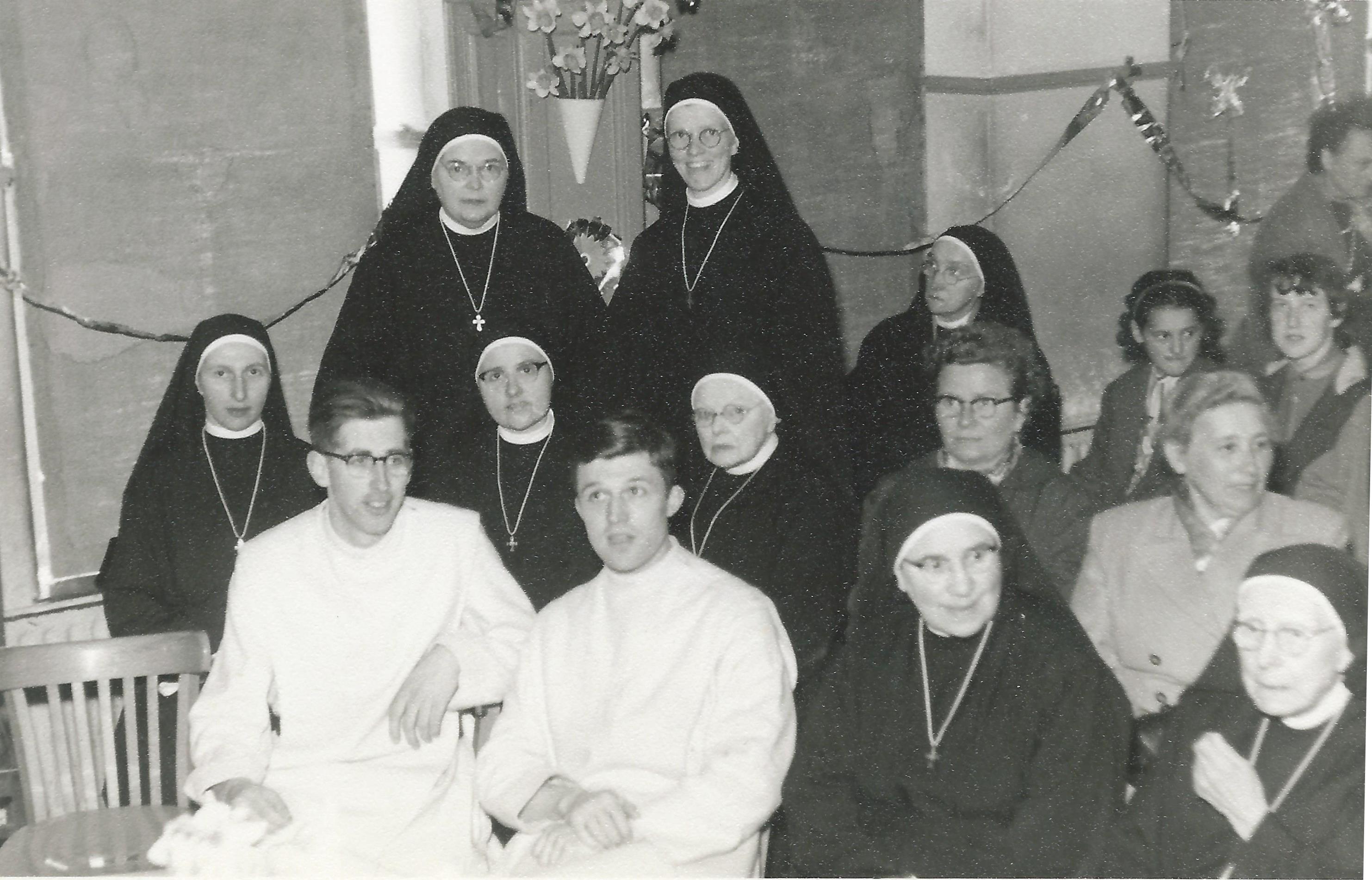 Catharina Christina Elisabeth Sneiders (linker staande non)