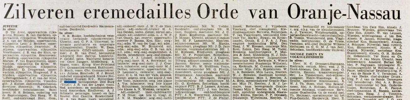 Cornelis Helsloot 1884 zilveren eremedaille orde van oranje nassau ; Het Vrije Volk 29-4-1957