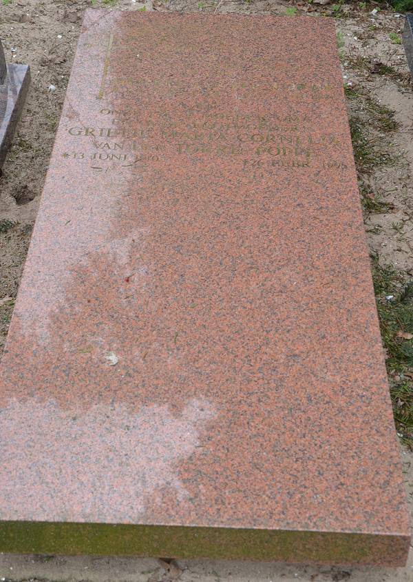 Gerrit van der Torre 1908 grafsteen