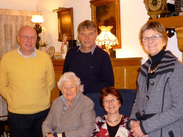 Hendrika Charlotta Christina Lauxstermann met Henk, Adriaan, Elsje en Jeannette (2011)