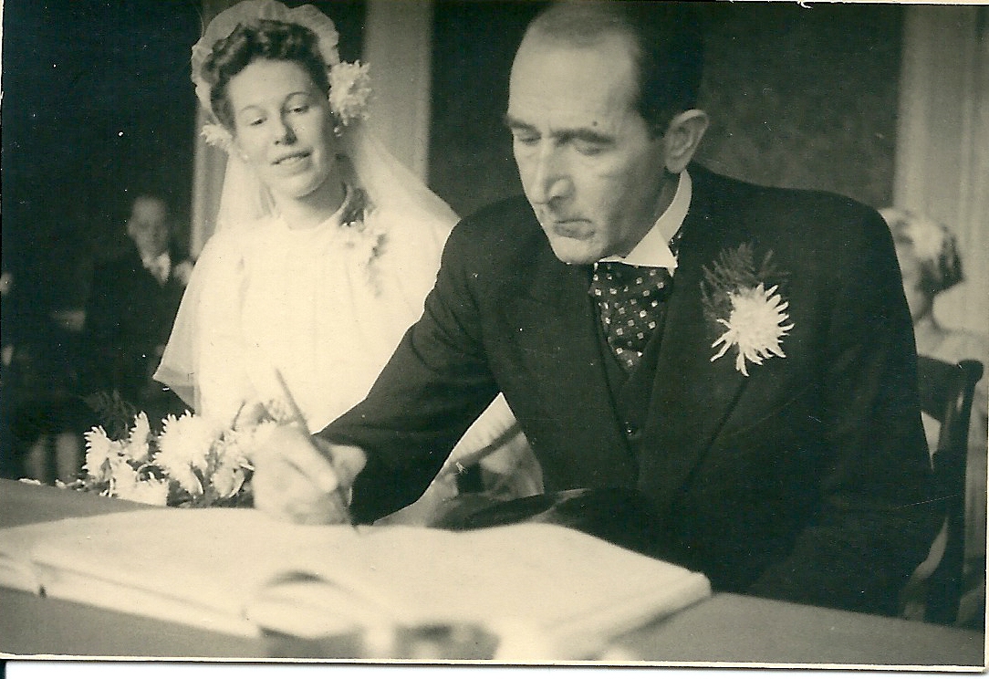 Hittina Margaretha de Maar en Johannes Ignatius Antonius Helsloot 1897 (trouwfoto, 24-12-1942)
