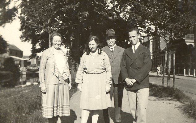 Jan Nicolaas van Muijden, Marie Catherine Wilhelmine Niemöller, MarieCatherine Wilhelmine van Muijden en en Jan van Muijden (1929-08-02; Den Helder)