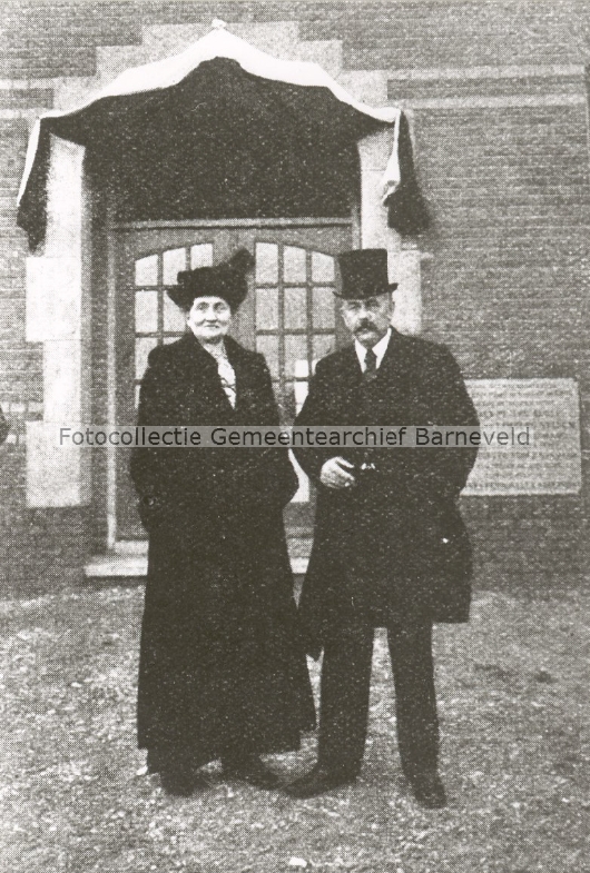 Johannes Wilbrink en Annalida Jacoba Ploeg eerste steenlegging Jan Pieter Adholf Stichting 3 februari 1915