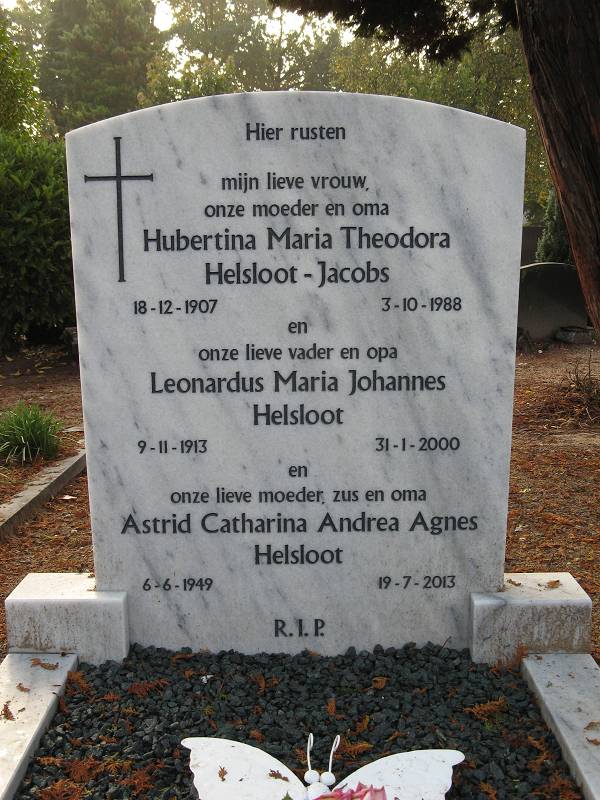 Klik voor foto in apart venster leonardus_maria_johannes_helsloot_1913_grafsteen.jpg