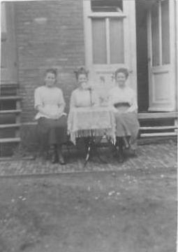 Maria Hendrika, Julia Hermina Maria en Hendrika Petronella Helleganger (1918)