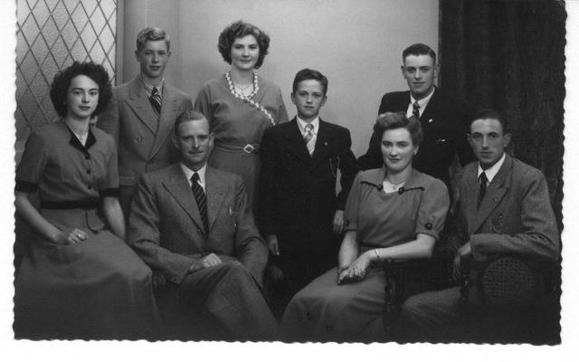 Klik voor foto in apart venster maria_petronella_helsloot_1895_kinderen.jpg