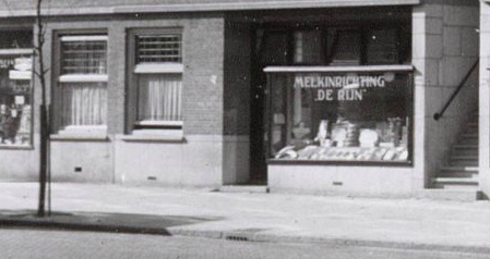 Klik voor foto in apart venster melkinrichting_de_rijn.jpg
