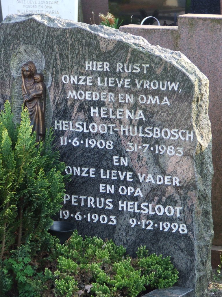 Klik voor foto in apart venster petrus_jacobus_helsloot_1903_grafsteen.jpg