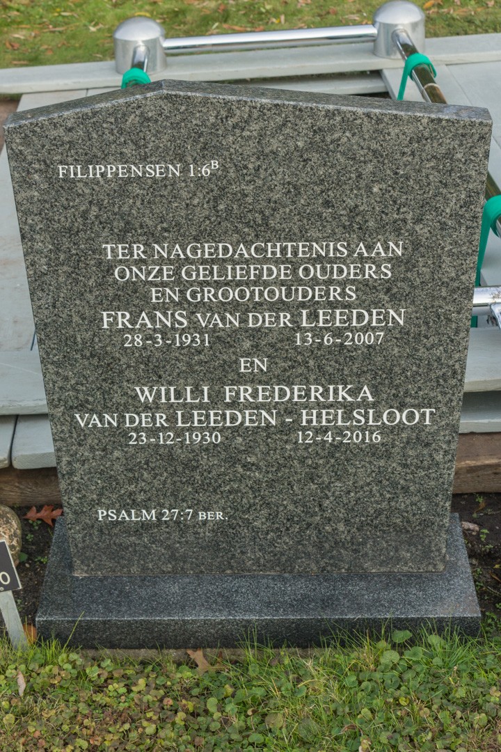 Willi Frederika Helsloot 1930 grafsteen